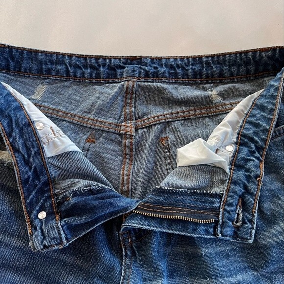 Flamingo Jeans Womens L‎ Mid Rise Straight Leg Rigid Denim Destroyed NWOT - Picture 5 of 12